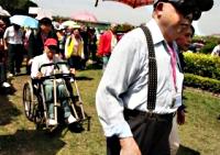 About 300 Parkinson’s patients celebrated World Parkinson’s Day in the sunshine.